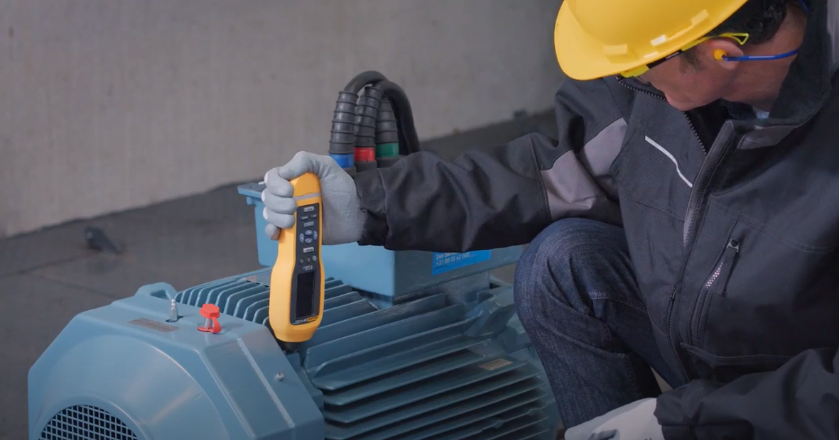 Make Assessing Machine Health Easier with the Fluke 805FC